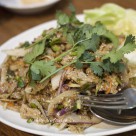 豚肉のスパイシーサラダ。タイやラオスの"ラープにそっくり"。