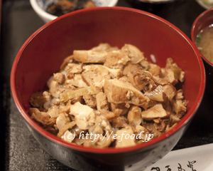 こちらはよくない例の深川丼。あさりのむき身がほとんど入っていない...。